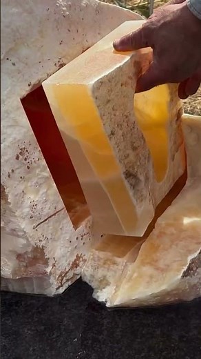 What happens when you cut onyx?