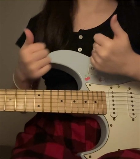 Sok Oke Dance dengan Gitar Listrik