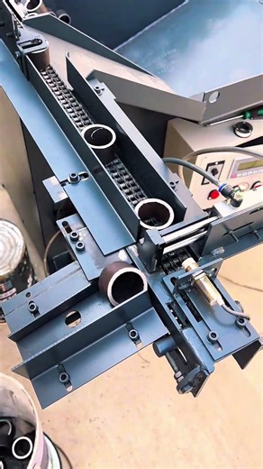 Automatic feeding and material selection