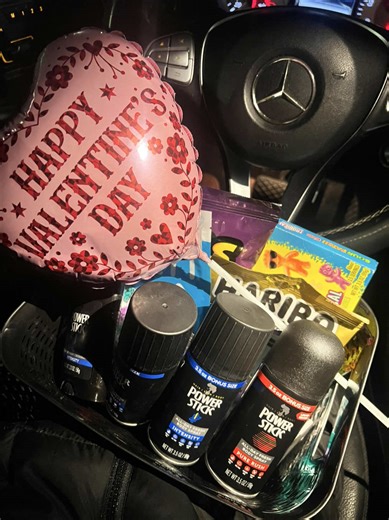 DIY @Dollar Tree quick and simple! Teen-boy V-day Basket! 🤗🧺 💌💙💕💕💕 #dollartreevalentinesday #dollartreediyprojects #valentineday #teens #fyp