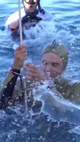 Alexey Molchanov Breaks World Record with 125m Freedive