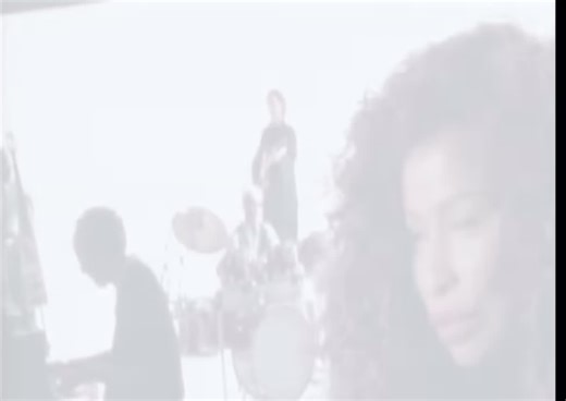 Fourplay and Chaka Khan Live Performance of 'Between The Sheets'
