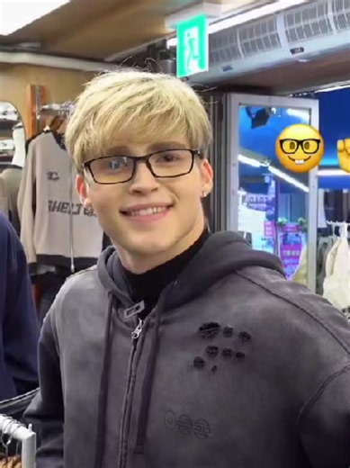 Gabi de compras: fanservice y SexyBack en fondo