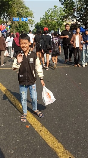 Heboh Penampakan Suasana Pagi Di Car Free Day CFD Slamet Riyadi Solo Ramai Penuh Sesak Viral