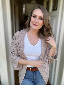 Say TCCC for links to my Theory Cocoon Cardigan! Made from just a simple corner to corner rectangle, this is the perfect crochet cardigan to kick the spring season off! #crochetcardigan #crochetersofinstagram #crochetpattern #cocooncardigan | HanJan Crochet