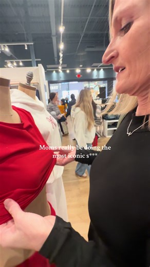 Impressive Mom Changes Mannequin in a Minute