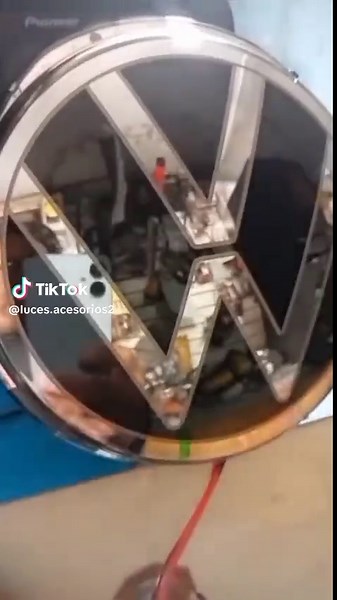 Instalación de Emblema Original Volkswagen Jetta 2025
