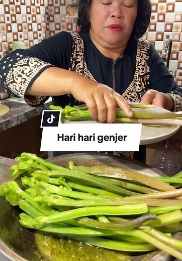 Ade Bae: Mukbang Sayur Genjer Tumis Pedas