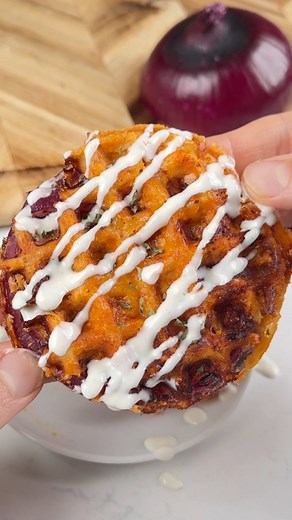 Buffalo Chicken Onion Rings 🔥🤤 How to make them: Put shredded cheese, sliced onion rings and buffalo chicken in a waffle maker with another layer of cheese on top. Let cook until brown & crispy. Take it out and enjoy! For the buffalo chicken I just mixed cream cheese, shredded rotisserie chicken and buffalo sauce. | Keto Snackz