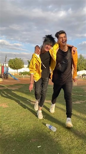 شاحن جوالك نسبة قوتك😂✋🏼..؟حساب اخوي(@3b.oo.sh )#جستر #تيم_كاش #tiktok #foyou #تيك_توك #duet #tiktokarab #featur #تيك_توك_الرياض