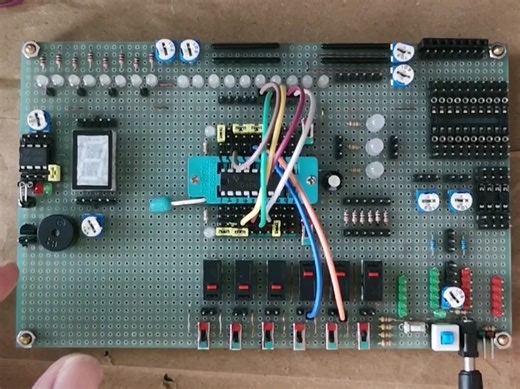 CD4060(14位二进制计数器)人工触发