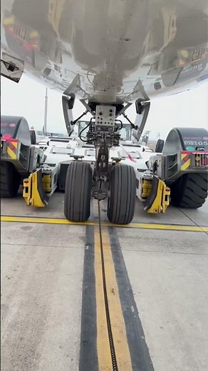 Tow the giant Aeroplane ✈️ #aeroplane #groundhandling #atc #aviation