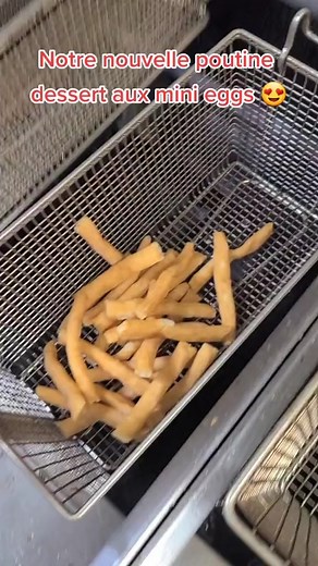 44K views · 206 reactions | Notre poutine dessert aux mini eggs  Disponible pour un temps limité⏳朗 | Pizza Salvatoré | Facebook