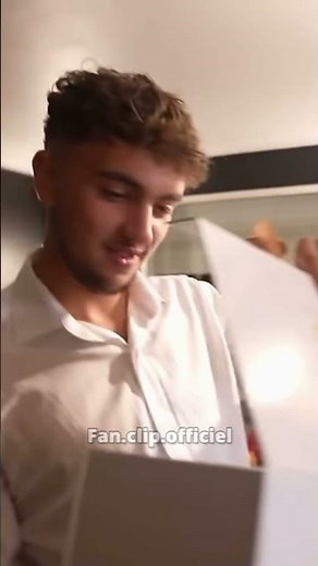 Inoxtag learns that Valouzz and Pidi are going to have a child. 🥹 #inoxtag