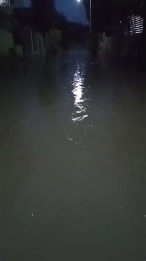 BANJIR RT:03/02 KUNDURAN-BLORA. dari jam 03:00 sore sampai jam 07:30 belum selesai