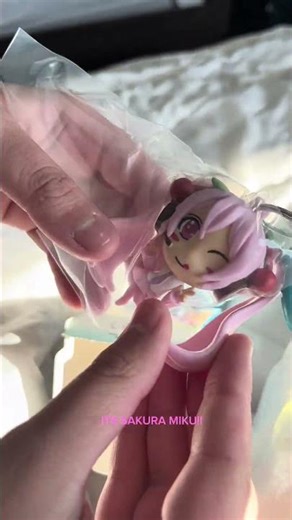 Opening Sakura miku blind box from 5nbelow #miku #vocaloid #hatsunemiku #blindbox #unboxing #deco27