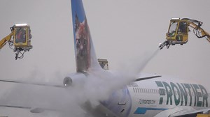 🌨️ Weather Update: A winter storm will be making its way here this evening, with accumulating snow and wind expected through Wednesday afternoon. ❄️ Check your flight status with your airline. ❄️ Give yourself extra time on the roads. ❄️ Be patient while the plane gets de-iced. | Denver International Airport