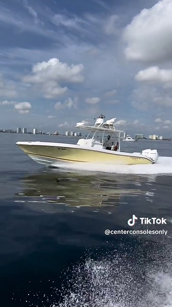 We decided to use this Powerplay 30’ to do a Seakeeper Ride demonstration. Let us know if you notice the difference. Unfortunately, it was a slick calm day, so we hope to do this again and some chop. - #CenterConsolesOnly #SeakeeperRide #Seakeeper