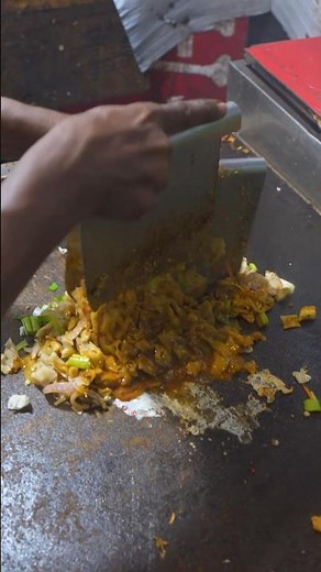 The ONE Sri Lankan Street Food you MUST TRY - KOTTU ROTI 🇱🇰 Sri Lanka Street Food in Colombo