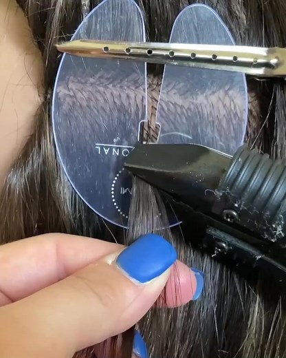 How to install @bellamihair professional #keratinhairextensions 🤩 Semi permanent #hairextensions good for 4-6 months!#ochairextensions#bellamihairpro