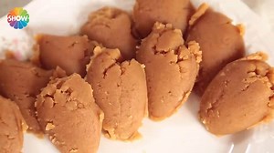 503K views · 2.6K reactions | İftarı en tatlı şekilde yapmanız için tadına doyulmaz "Un Helvası" tarifimizle sizinleyiz   Malzemeler: 1/2 Çay bardağı Sıvı yağ (Yarım çay bardağı) 3 Yemek Kaşığı Tereyağ 3 Bardak Un  Şerbeti için: 1 Litre Süt (5 Bardak) 1,5 Su Bardağı Şeker | Show TV Yemek Tarifleri | Facebook