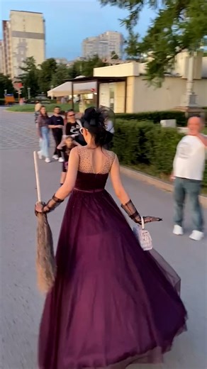 544K views · 1.1K reactions | Is this how NPCs feel when the main character enters the game?  | UNILAD | Facebook