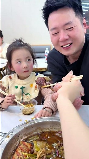 Test how my daughter reacts! #Parent-Child# Dad with baby