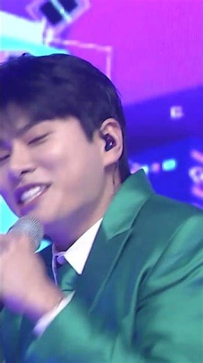 #이이경 ‪@ee22gg‬ in 2020 [Simply K-Pop] Lee Yi Kyung ’Leave work on time’