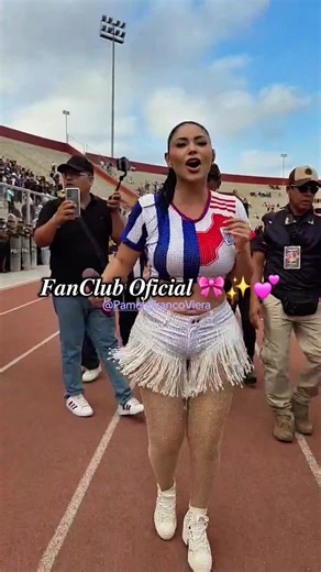 Pamela Franco y su espectacular entrada en el Estadio Centenario