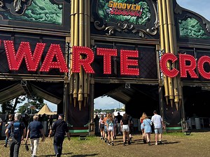 Zwarte Cross Festival in Lichtenvoorde: bizarre Mischung aus Musik, Motocross und viel Humor