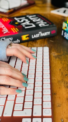 Can you touch type? My mother made me learn when I was a teenager, and although I hated doing it, I’ve never regretted it. It’s kept me consistently employable, and it’s pretty handy for writing books! #authorsofinstagram #touchtyping #touchtypist #amwritingabook #howiwrite [reel shows hands typing on a keyboard with text overlaid that echoes the sentiment in this caption] Fast and accurate typing has kept me consistently employable, from temping jobs as a student to the books I write now. I gue