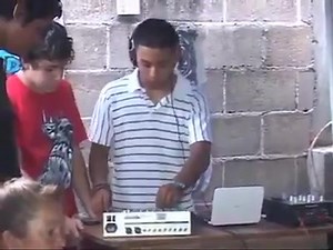 Como cuando eres tan buen DJ que no necesitas cables 😂 Playlist de música electrónica: https://spoti.fi/2JumdHl | Electric Line
