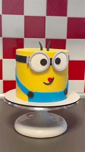 How I Decorated a Minion Cake | Cute Birthday Cake