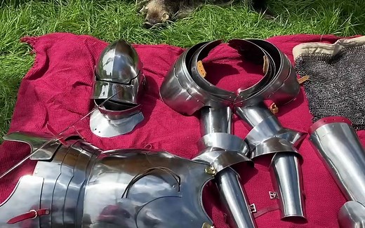 中世纪晚期英格兰玫瑰战争/蔷薇战争武装军士（Man-at-Arms）全板甲套装穿戴复原演示