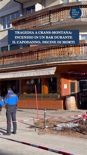 The Epoch Times Italia on Instagram: "Un incendio scoppiato nella notte di Capodanno nel bar “Le Constellation”, nella località sciistica svizzera di Crans-Montana, ha causato decine di vittime e circa 100 feriti. Dei testimoni hanno riferito di urla e persone a terra, mentre le autorità temono numerose vittime e molti feriti per ustioni. Il rogo è divampato intorno all’1:30 e, inizialmente segnalato come un’esplosione, sarebbe stato un incidente, secondo le autorità. La zona è stata raggiunta d