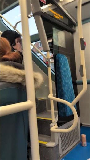 TfL route 319 bus driver ignores the Big Red Book procedure