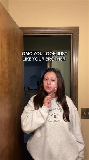 Some people see it and some don’t #twins #siblings #hermanos #memes #fyp