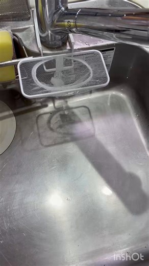 辣油汚れ結果一枚目の写真が乾燥後2枚目動画が濯ぎ＋もみ洗い時間は約24時間つけ置き完全に落とし切るのはできませんでしたがある一定までどの濃度も洗浄できました。臭いや吸水性などは特に問題ないレベルですが過度な色素沈着は洗浄できないみたいでした。洗車においてだと未塗装樹脂やゴムなどを拭いた時に真っ黒になる汚れも薄くなるが完璧な洗浄にはならないと思われます。今度は車の汚れやシリコンギトギトタオルでもやらないと😎