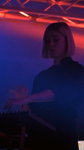 Synthétiseurs et de boîtes à rythmes Romane Santarelli nous envoie son énergie sans modération 🤗 🎥 Studio Volume | Festival Panoramas