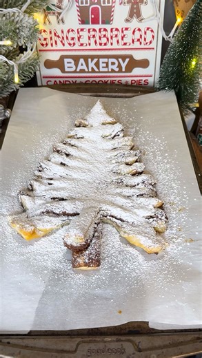 Nutella Christmas Tree 🎄 What you need: 2 sheets of puff pastry nutella, to taste 1 egg, lightly beaten Bake at 180 Celsius degrees / 350 in Fahrenheit for about 20 minutes #christmasrecipe #christmasdessert #nutella #christmastime #pastry #christmasmagic | Cristinacupcakes