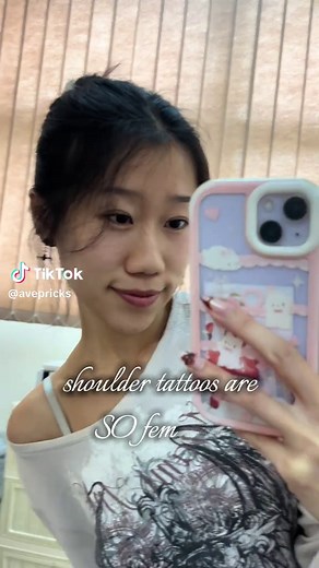 Feminine Shoulder Tattoo Ideas for a Delicate Look