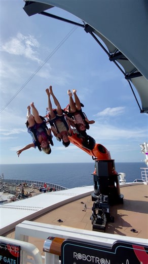 MSC Seascape Robotron 😱 #msccruises #MSCSeascape #entertainment #robotron #cruise MSC Cruises | Cruises Passion