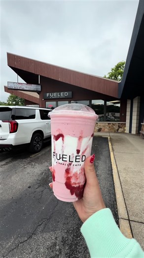 Fueled Health Cafe 📍Cranberry, PA Gluten free strawberry pretzel salad protein shake 😋🍓🥨 #cranberrypa #pittsburgh #proteinshake #localcafe #healthfood