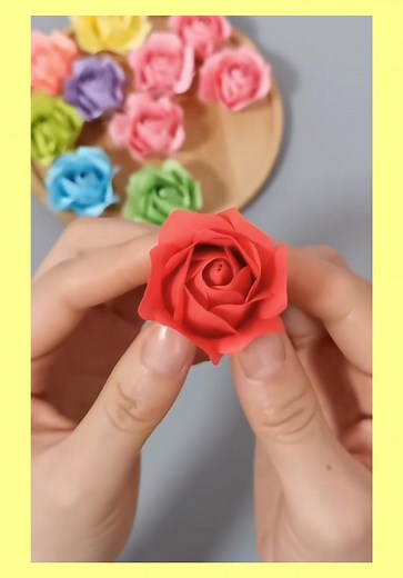 誰でもできる！超簡単♡手作りプレゼント#craft #papercraft #handmade #diy #flowers #ハンドメイド #手作りプレゼント #ハンドメイドアクセサリー #可愛い #簡単 #好きな人#愛#あいしてru子高生 #女子#おしゃれ#お花#おはna#折り紙#折り紙すめ #おすすめにのりたい