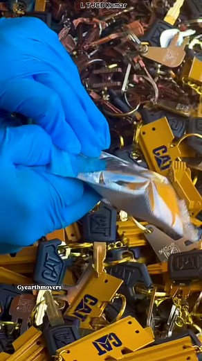 Key locket available now Link Youtube in Bio . . . . . #cat #caterpillar #excavator #switch #key #locket #status #operator #machinery #gyearthmovers @gyearthmovers | Gyearthmovers
