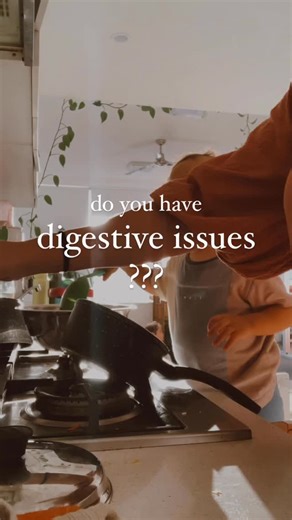 😋 Digestive issues are one of the most common things I see in clinic - bloating, sluggish digestion, reflux, nausea, that heavy uncomfortable feeling after eating. According to Chinese medicine, digestion thrives on warmth, rhythm, and calm. Here are 3 of the simplest things you can do to support digestion - no supplements required: ✨ 1. Start your day warm Warm water or herbal tea in the morning gently wakes up the Stomach and Spleen. Cold first thing shocks digestion and slows things down. ✨ 
