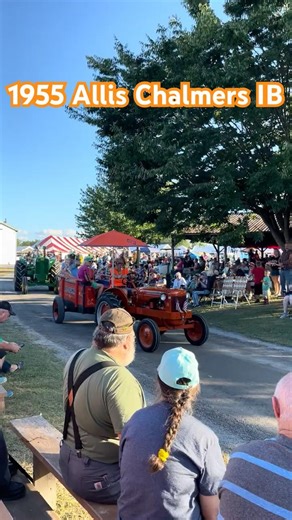 Beautifully Restored Allis Chalmers IB #allischalmers
