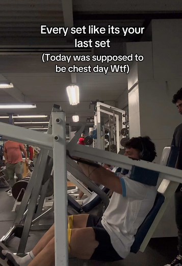 Just one of those days, everyone needs a gym partner like Mikey #fyp #legday #bodybuildingprep #motivational #failure