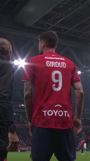 🚶‍♂️ 16 years and 100 games later... 🚶‍♂️ #Ligue1McDonalds #Giroud #Legend #Football #Ligue1