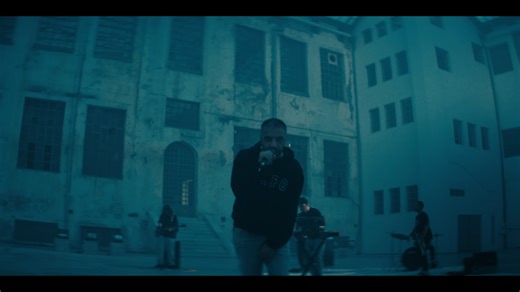 ΛΕΞ: Κυκλοφόρησε το βίντεο κλιπ της «Σπασμένης Φλέβας» - Εμφανίζεται ο Βασίλης Μπισμπίκης | Το Κουτί της Πανδώρας